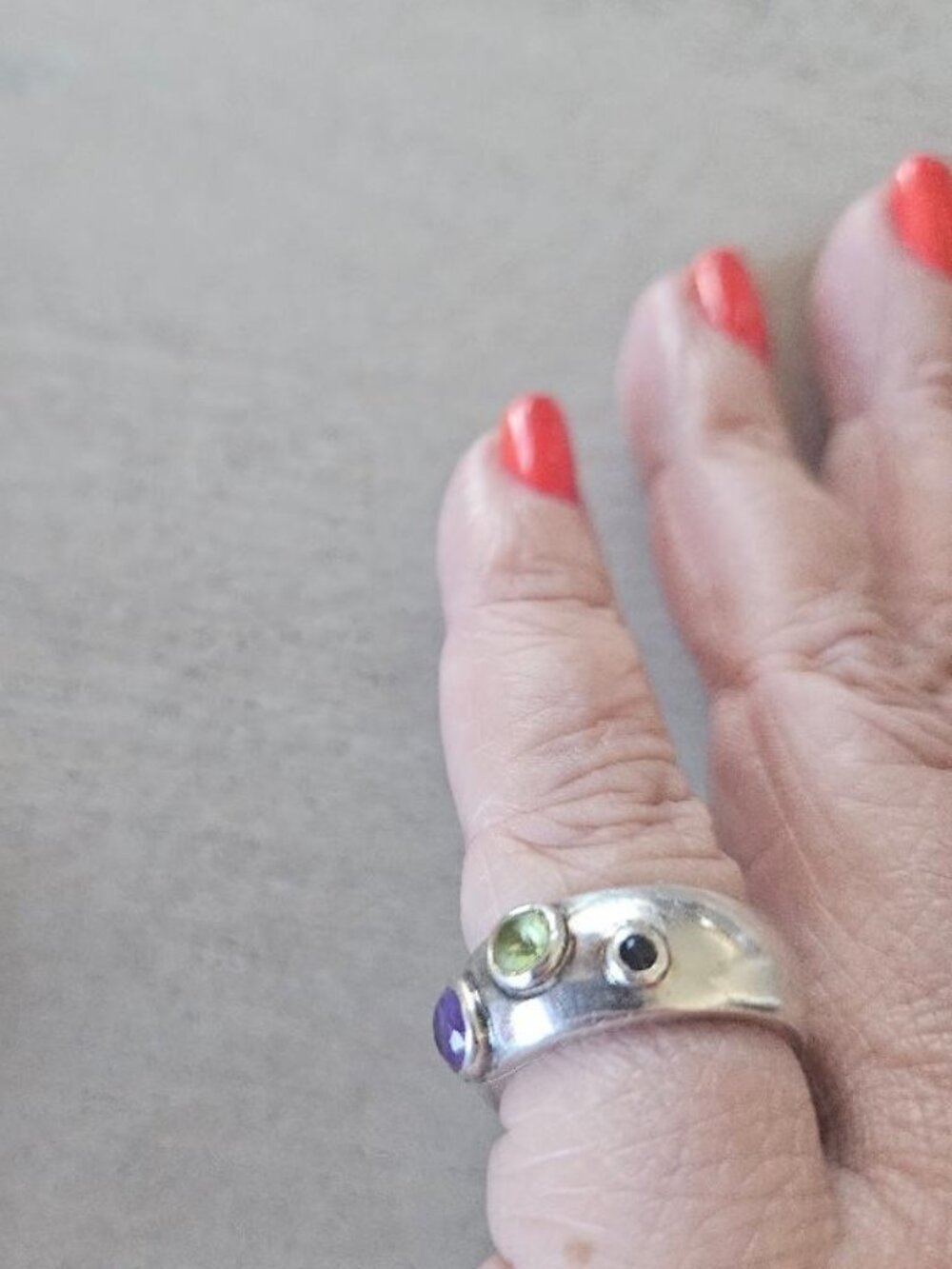 Beautiful Silver Band with Amethyst - Picture 12 of 12